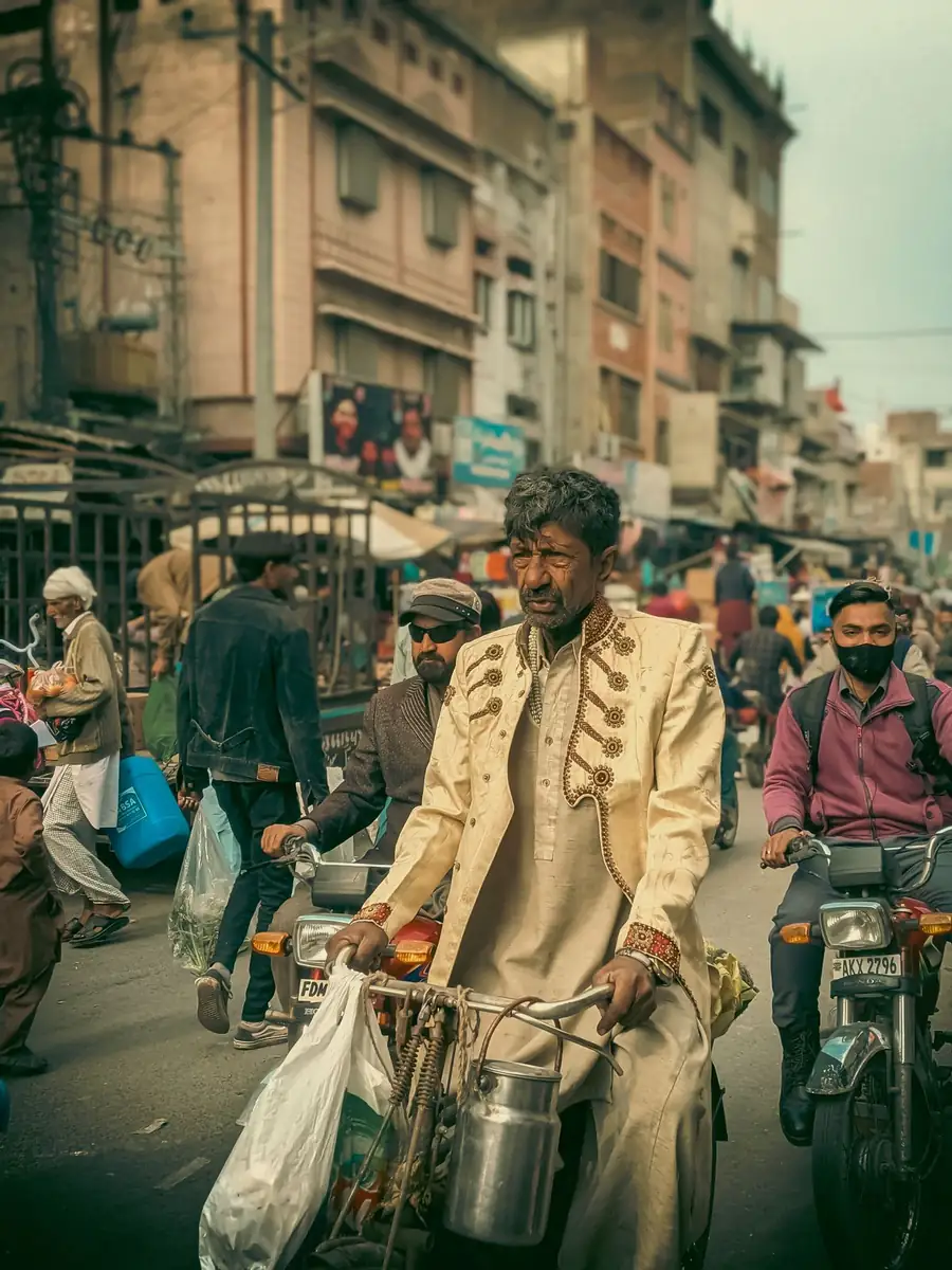 Busy street in a Pakistan city
